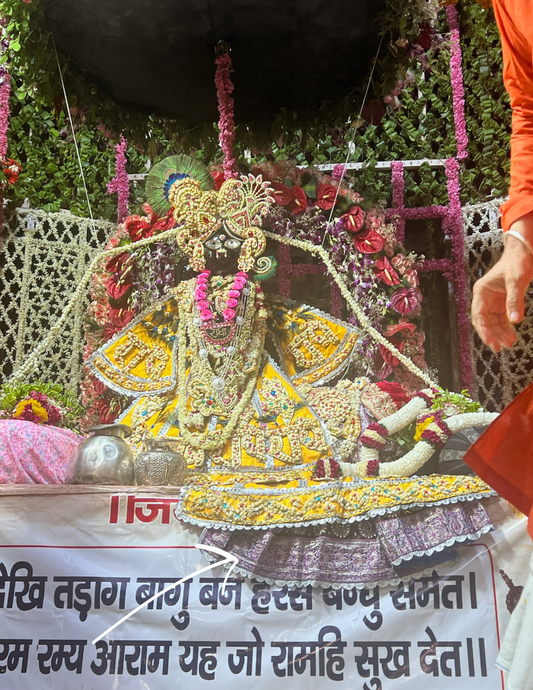 THE CHANDRIKA VASTRA POSHAK