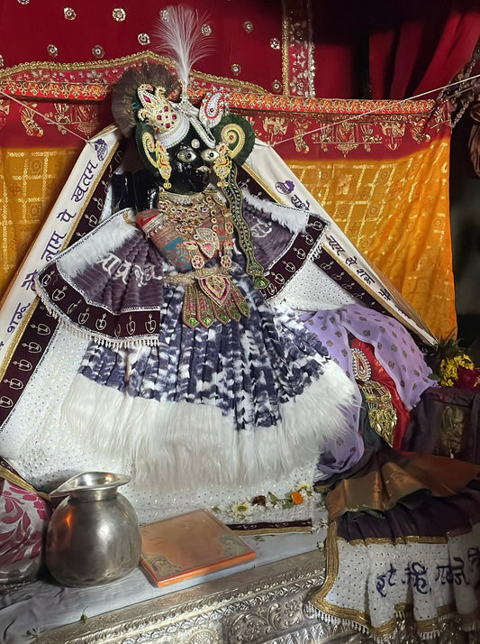 THE PRANPRIYA POSHAK